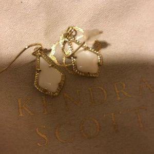 Kendra Scott Lexi white small earrings NEW
